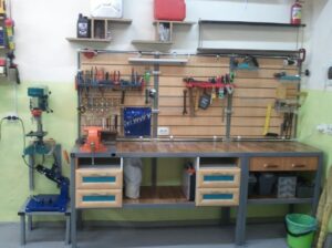 Робочий стіл у майстерню